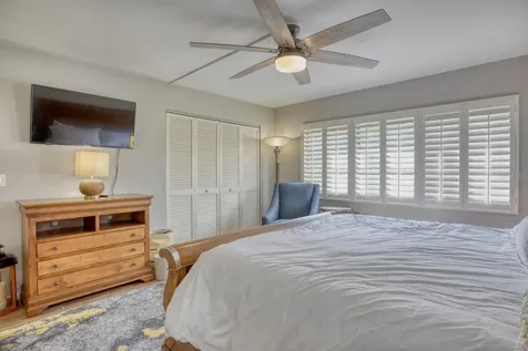 5640 Golf Pointe Drive Sarasota FL 34243