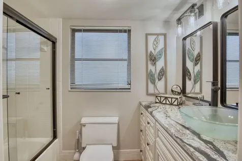 5640 Golf Pointe Drive Sarasota FL 34243