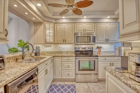 5640 Golf Pointe Drive Sarasota FL 34243