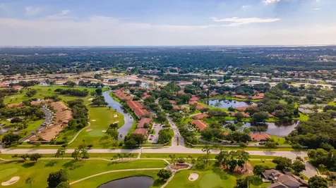 5640 Golf Pointe Drive Sarasota FL 34243