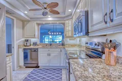 5640 Golf Pointe Drive Sarasota FL 34243