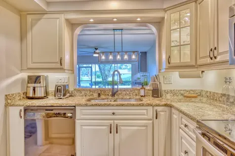 5640 Golf Pointe Drive Sarasota FL 34243