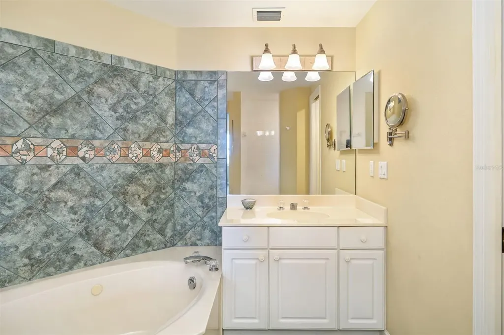1280 Dolphin Bay Way Sarasota FL 34242