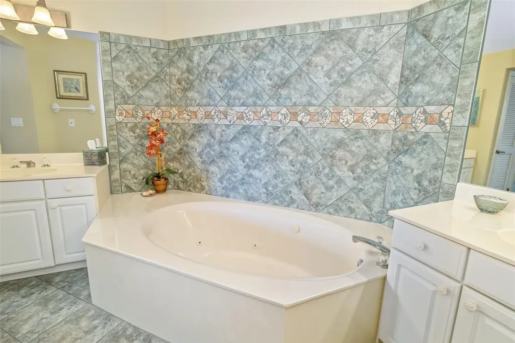 1280 Dolphin Bay Way Sarasota FL 34242