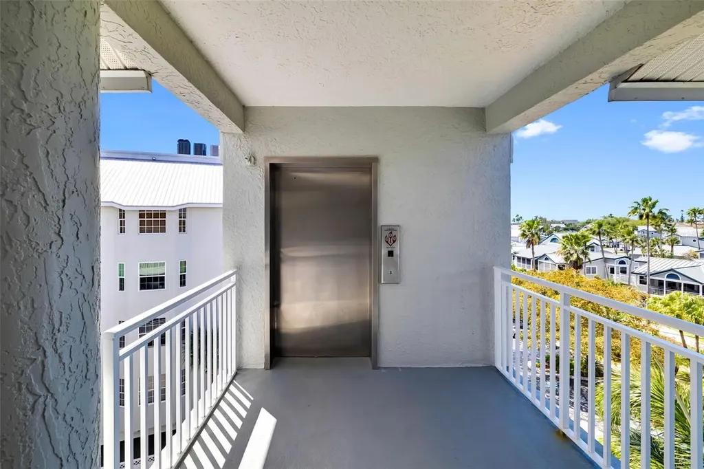 1280 Dolphin Bay Way Sarasota FL 34242