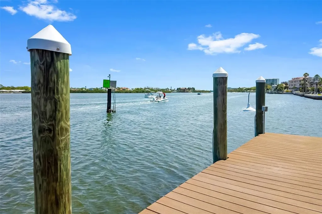 1280 Dolphin Bay Way Sarasota FL 34242