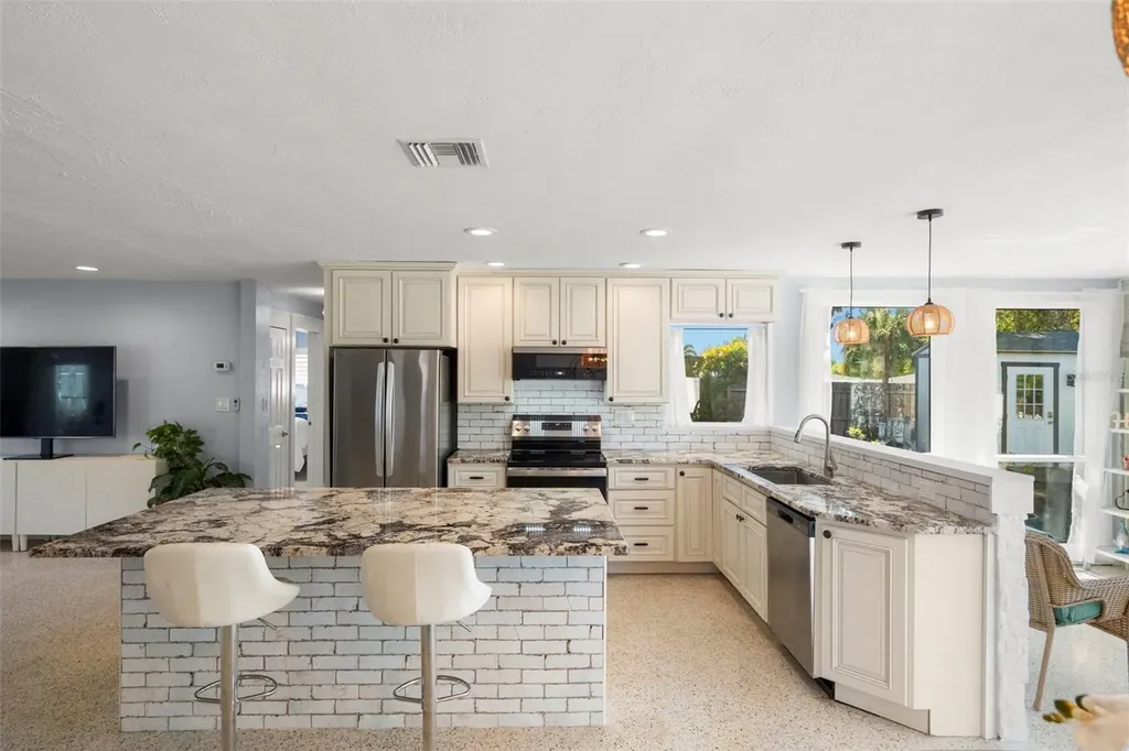 6506 Hillside Avenue Seminole FL 33772