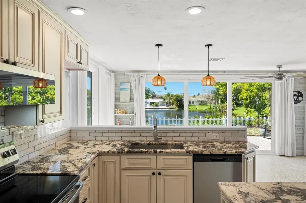 6506 Hillside Avenue Seminole FL 33772