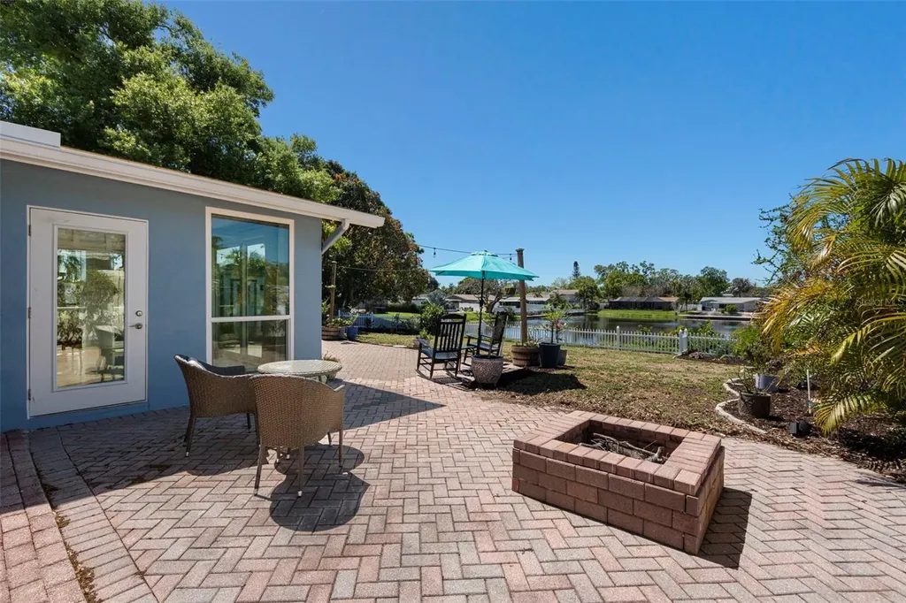6506 Hillside Avenue Seminole FL 33772