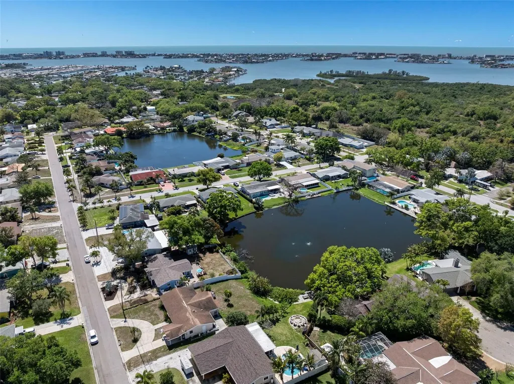 6506 Hillside Avenue Seminole FL 33772