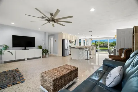 6506 Hillside Avenue Seminole FL 33772