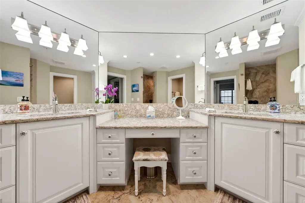1280 Dolphin Bay Way Sarasota FL 34242