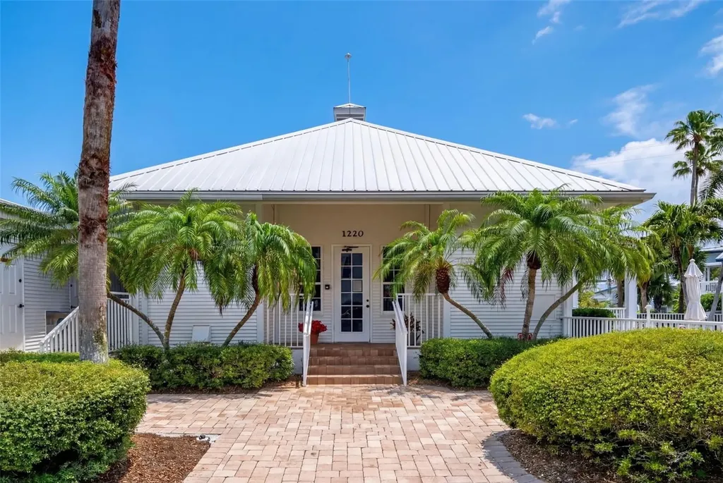1280 Dolphin Bay Way Sarasota FL 34242