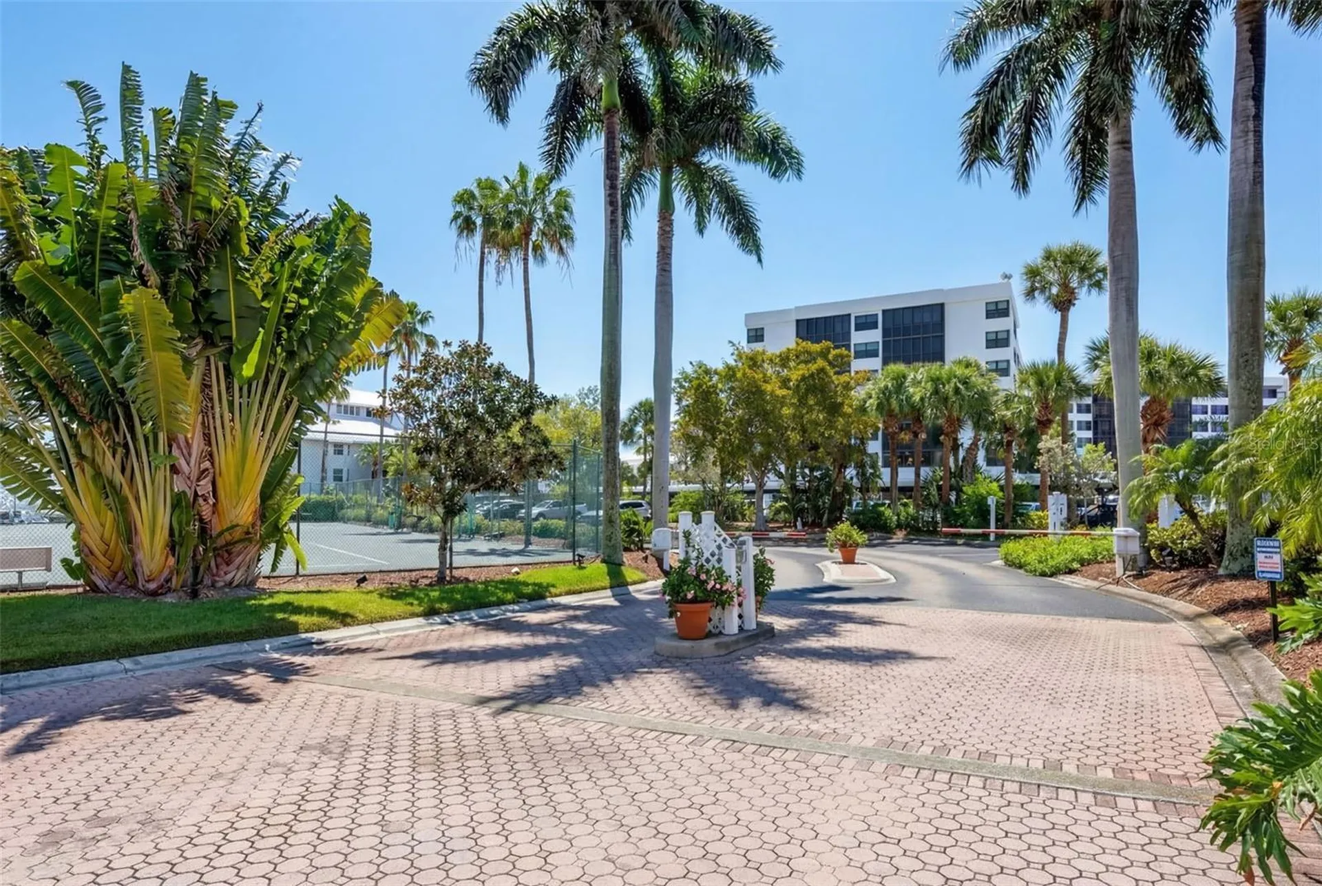 1280 Dolphin Bay Way Sarasota FL 34242