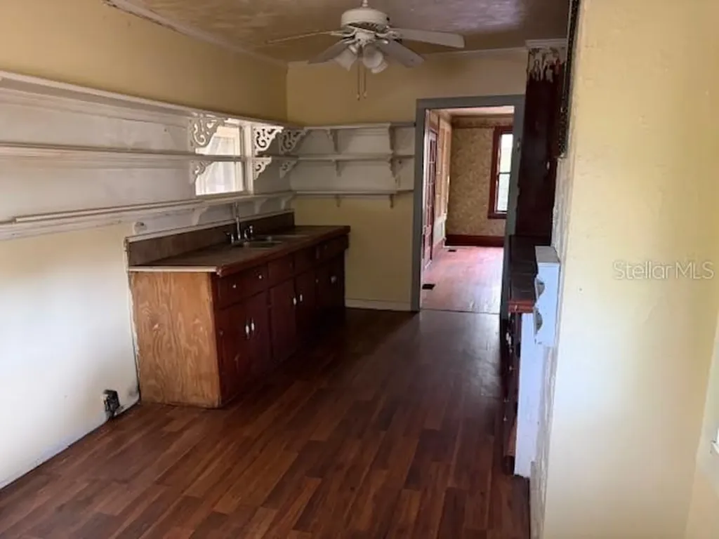 1600 E Lakeview Avenue Eustis FL 32726