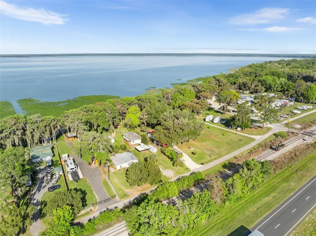 15026 SE Us Highway 301 Hawthorne FL 32640