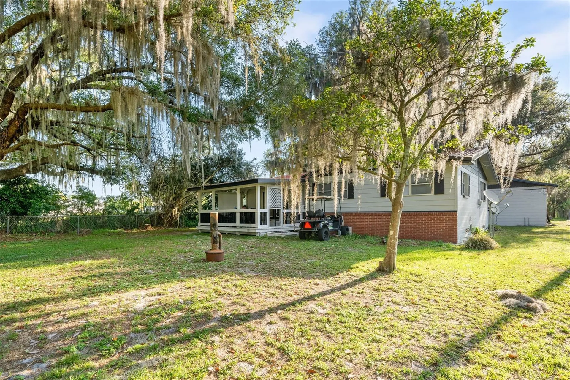 15026 SE Us Highway 301 Hawthorne FL 32640