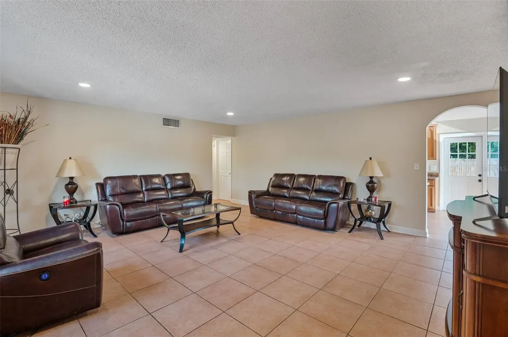 1106 Connecticut Road Tarpon Springs FL 34689