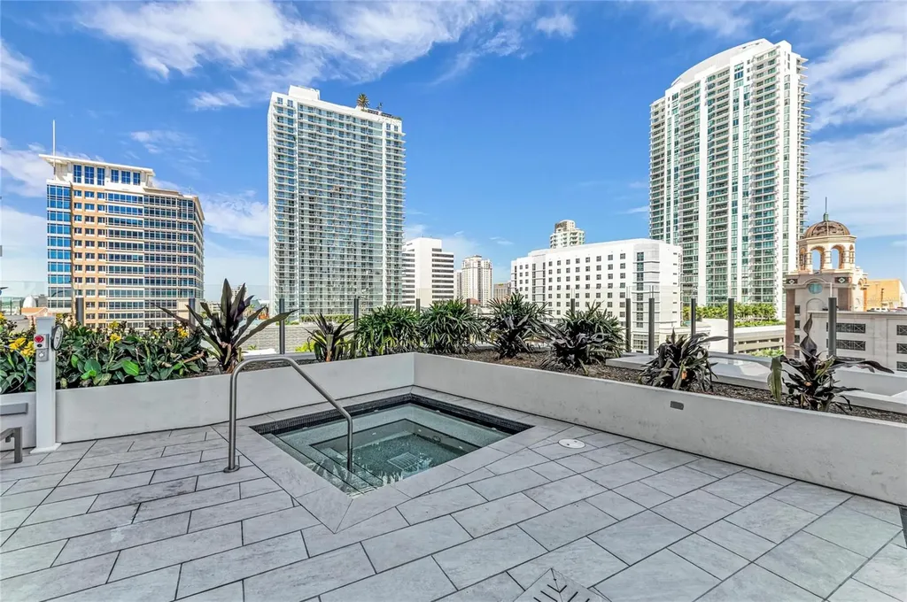 275 1st Avenue S St Petersburg FL 33701