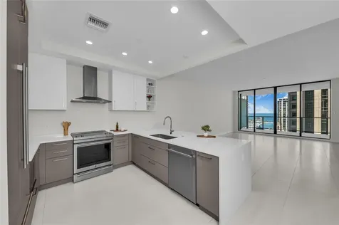 275 1st Avenue S St Petersburg FL 33701