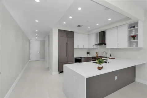 275 1st Avenue S St Petersburg FL 33701