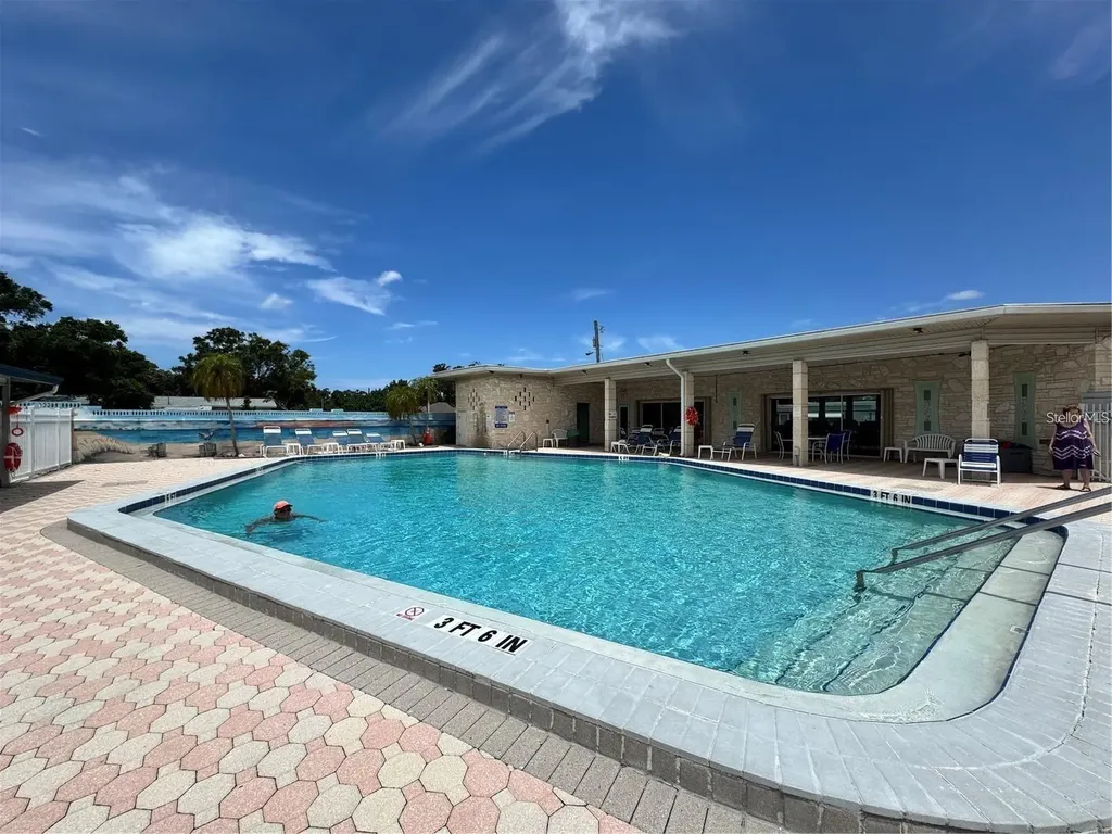 250 Rosery Road NW Largo FL 33770