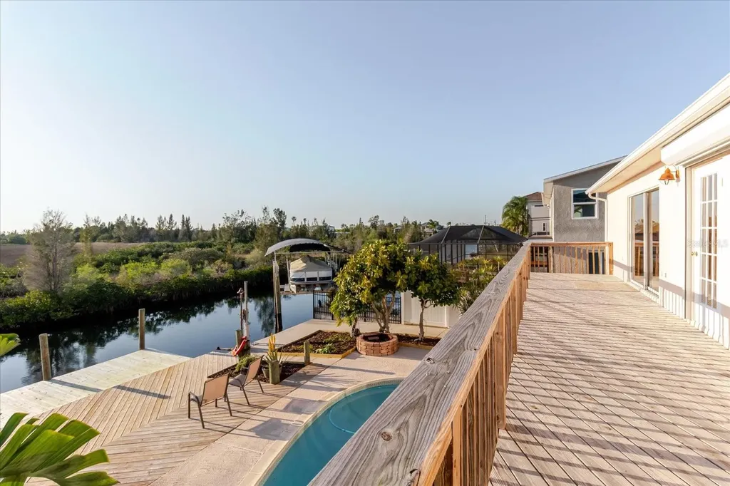 12825 5th Isle Hudson FL 34667