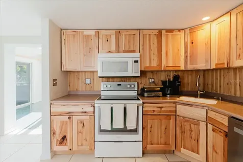 12825 5th Isle Hudson FL 34667