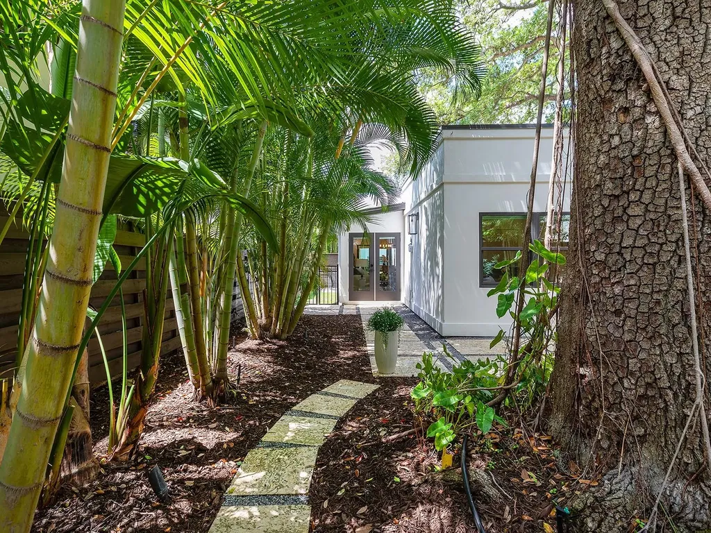 617 Madison Court Sarasota FL 34236