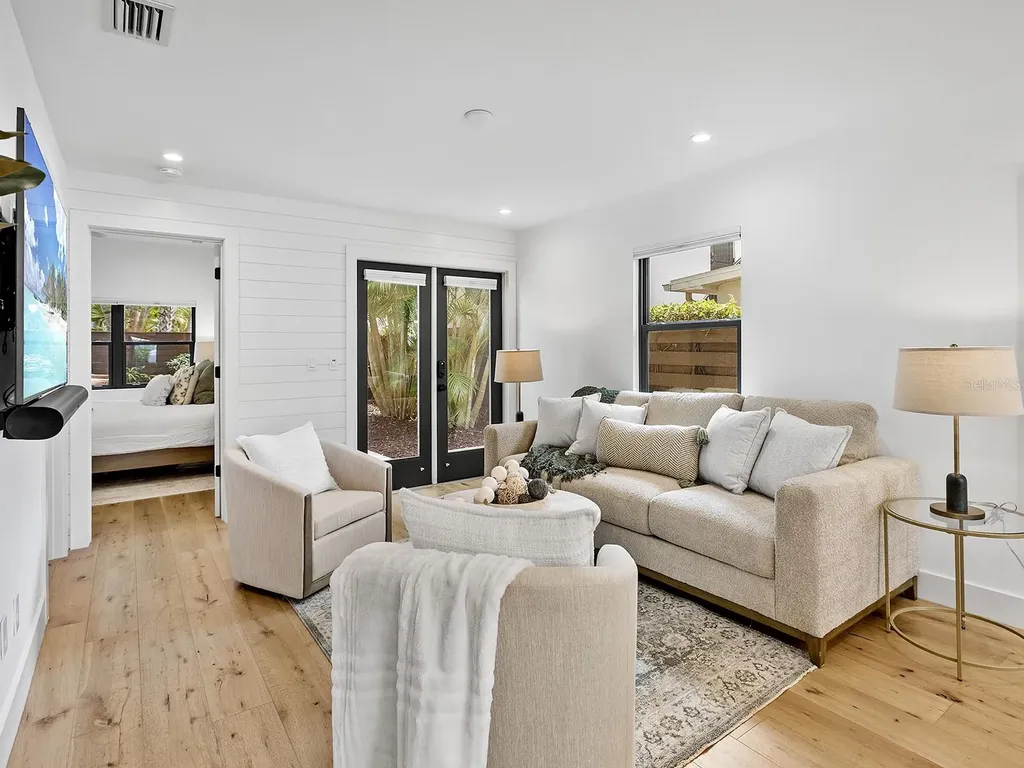 617 Madison Court Sarasota FL 34236