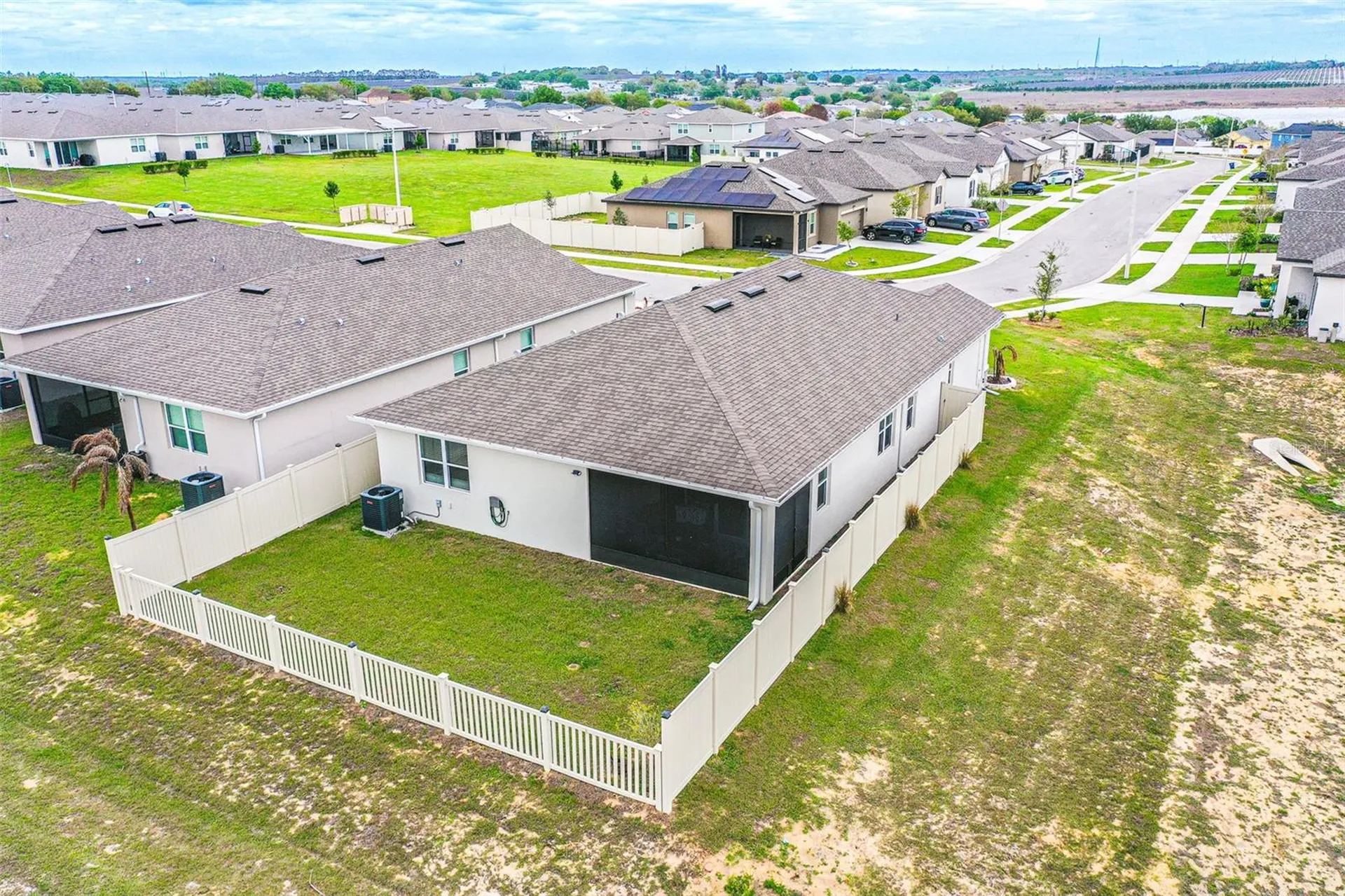 556 Hennepin Loop Lake Wales FL 33898