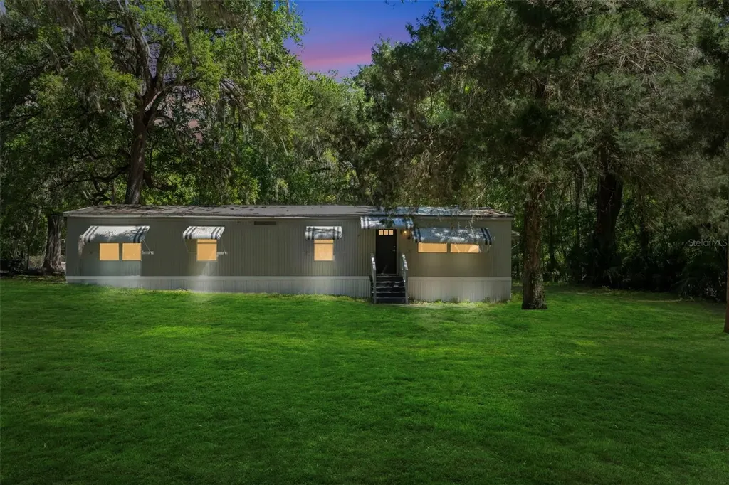 3547 Cr 405 Lake Panasoffkee FL 33538