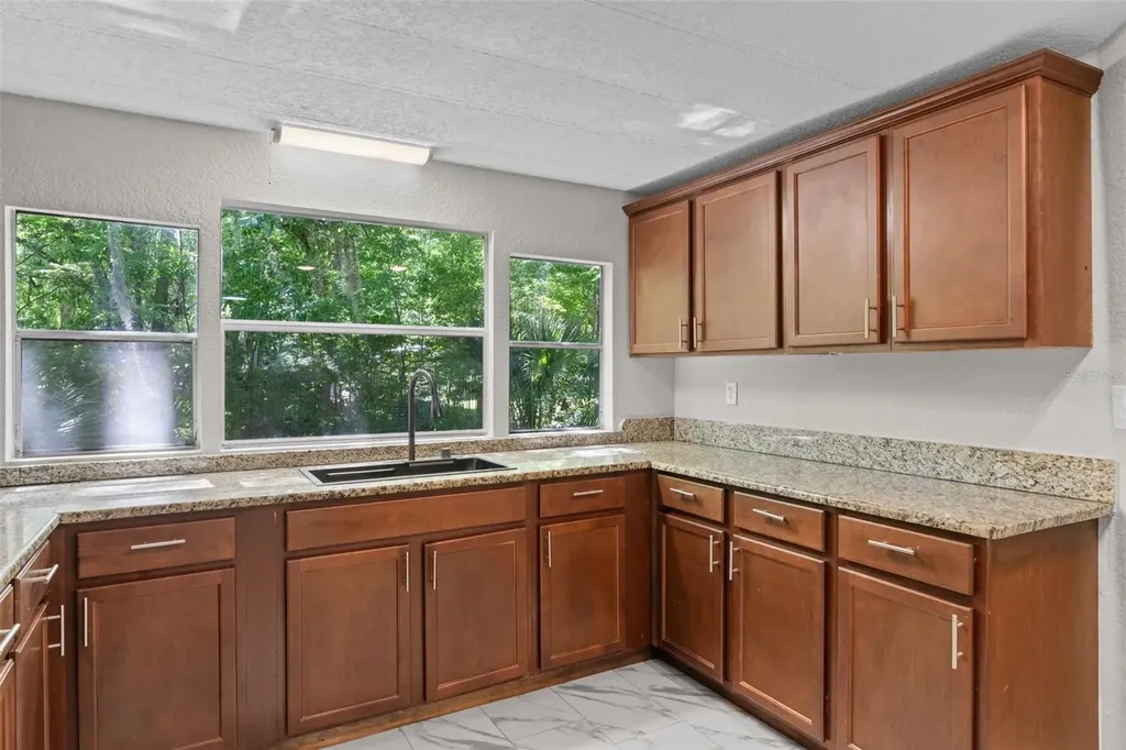 3547 Cr 405 Lake Panasoffkee FL 33538