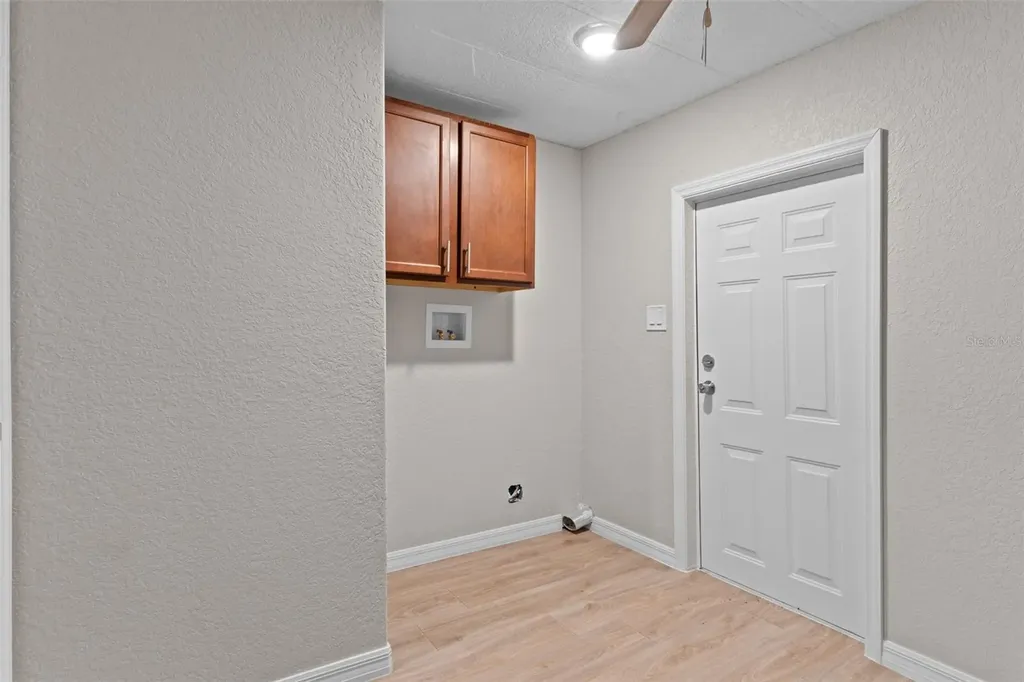 3547 Cr 405 Lake Panasoffkee FL 33538
