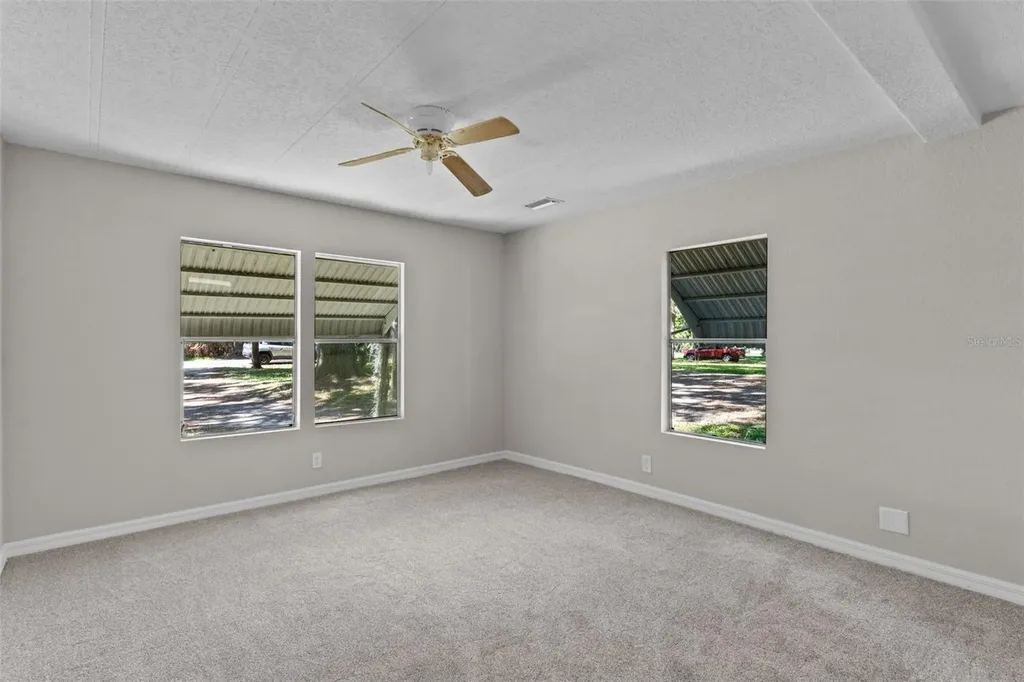 3547 Cr 405 Lake Panasoffkee FL 33538