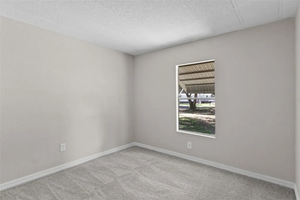 3547 Cr 405 Lake Panasoffkee FL 33538