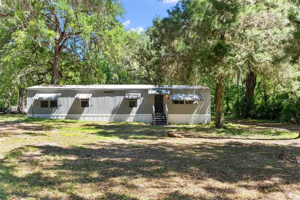 3547 Cr 405 Lake Panasoffkee FL 33538