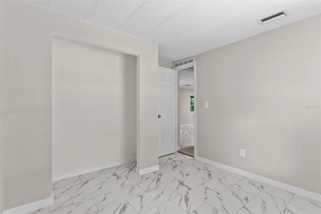 3547 Cr 405 Lake Panasoffkee FL 33538