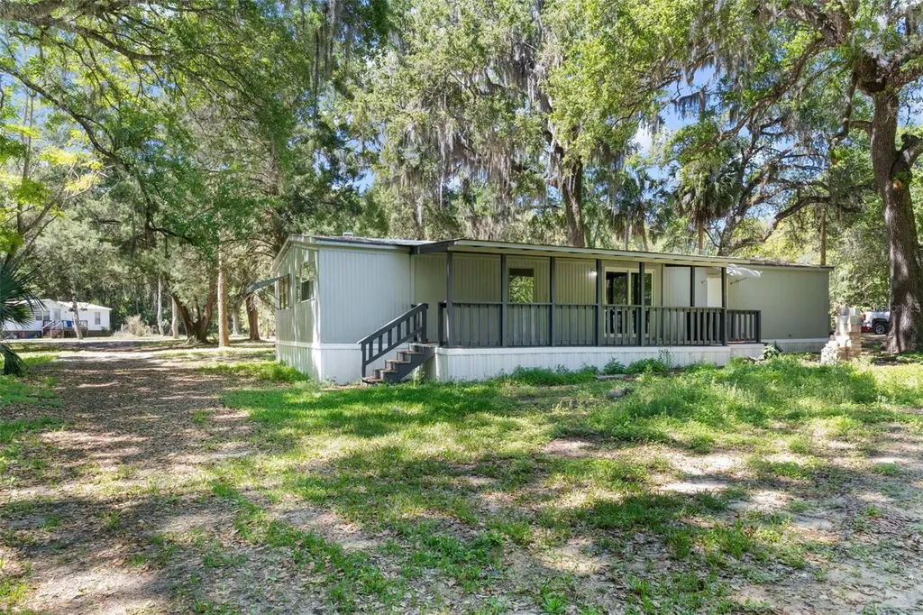 3547 Cr 405 Lake Panasoffkee FL 33538