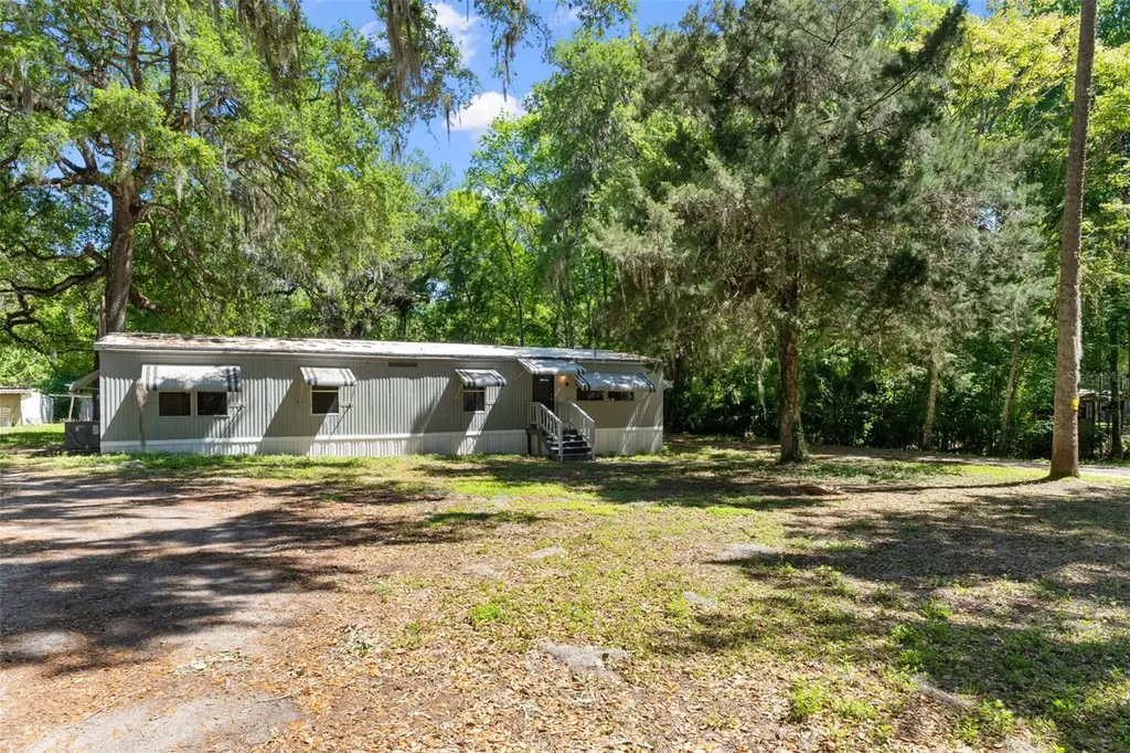 3547 Cr 405 Lake Panasoffkee FL 33538