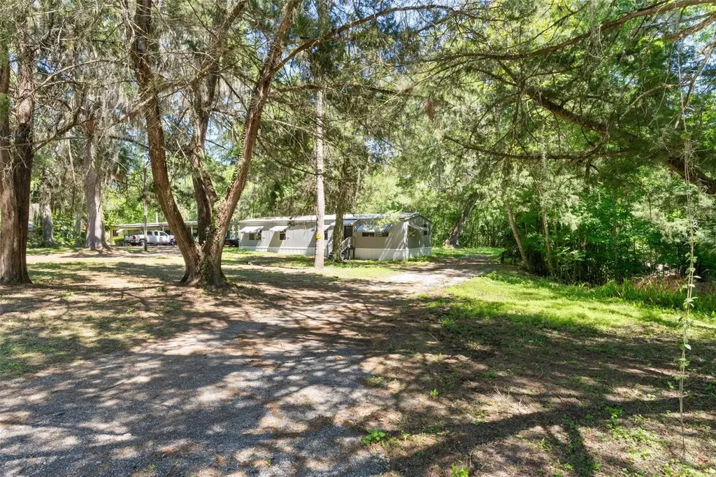 3547 Cr 405 Lake Panasoffkee FL 33538