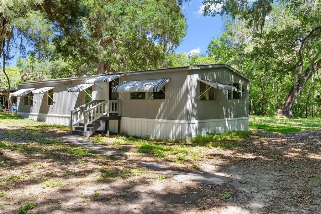 3547 Cr 405 Lake Panasoffkee FL 33538
