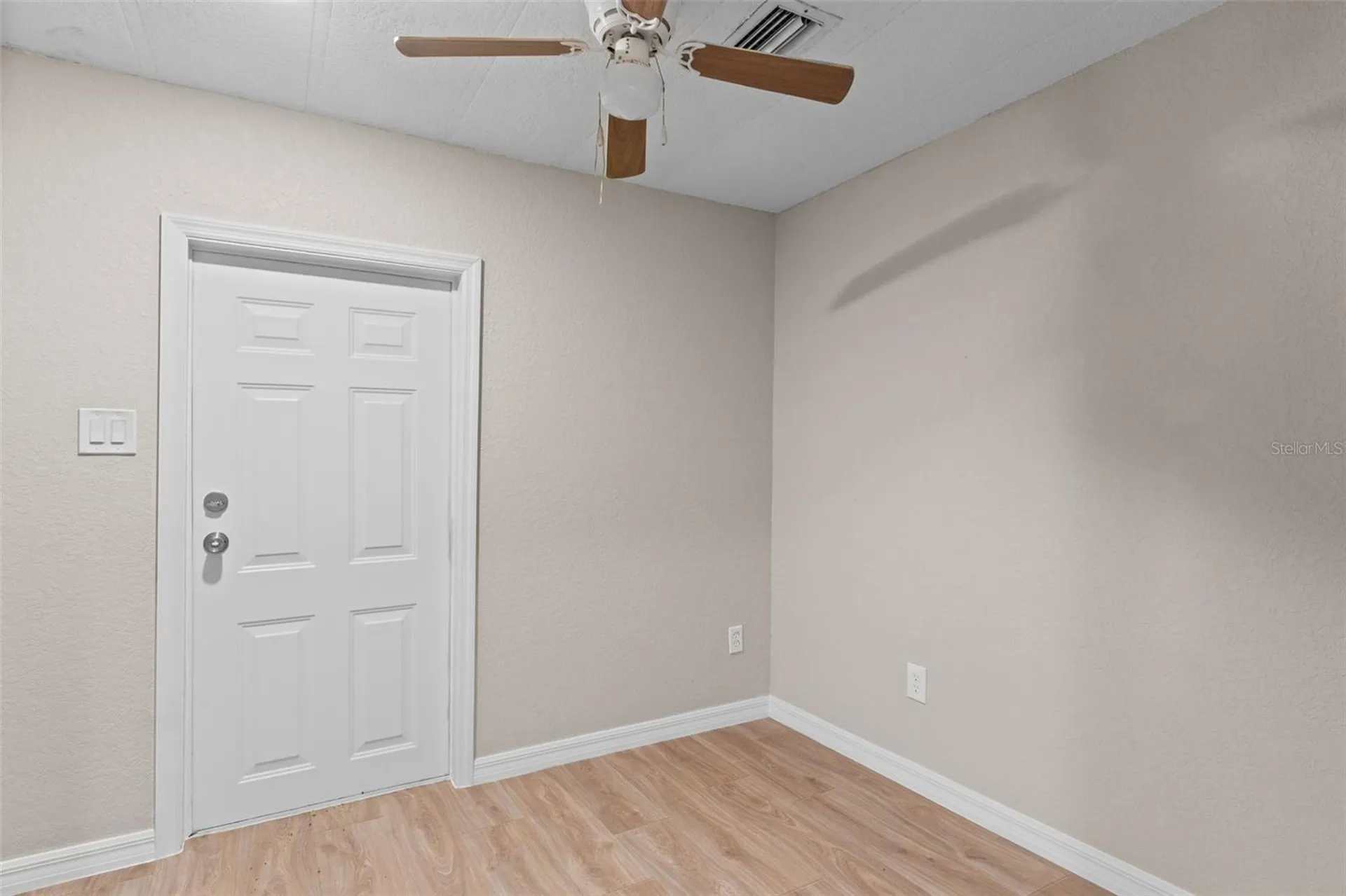 3547 Cr 405 Lake Panasoffkee FL 33538