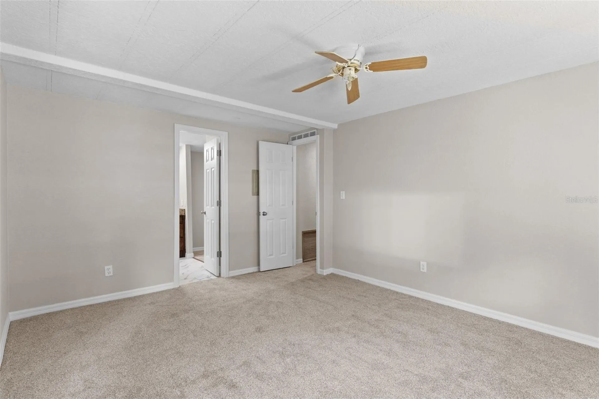 3547 Cr 405 Lake Panasoffkee FL 33538