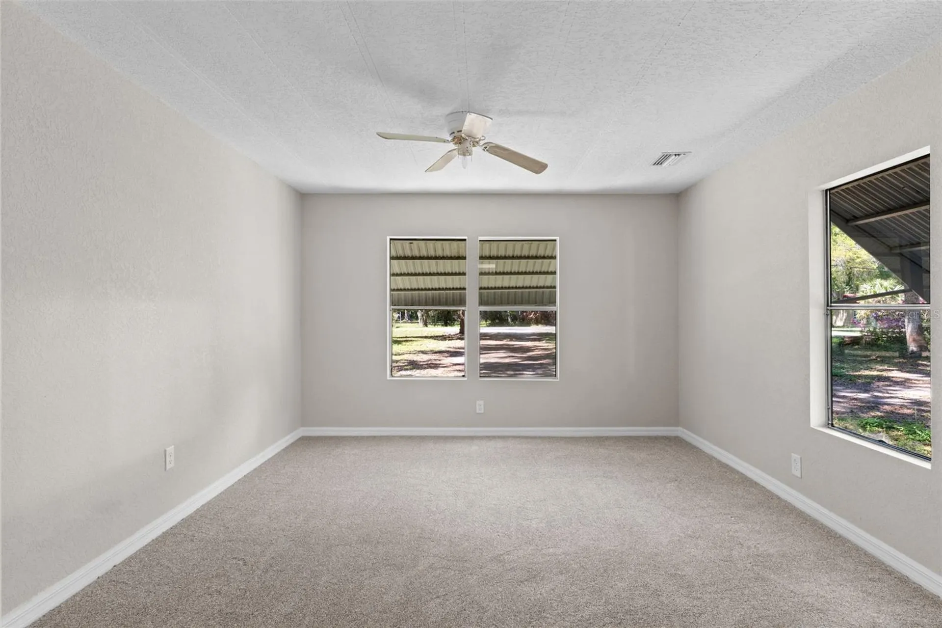 3547 Cr 405 Lake Panasoffkee FL 33538