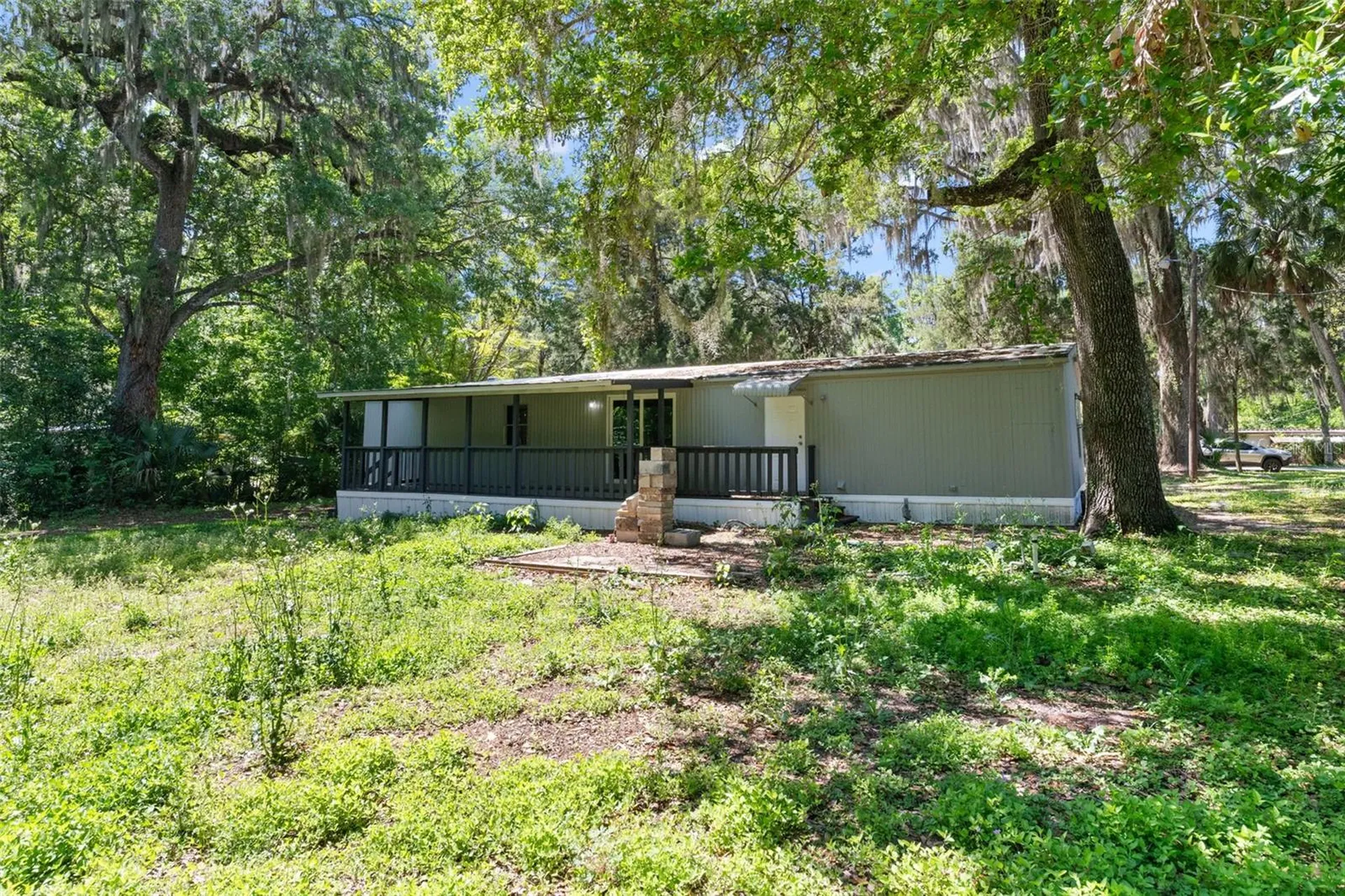 3547 Cr 405 Lake Panasoffkee FL 33538