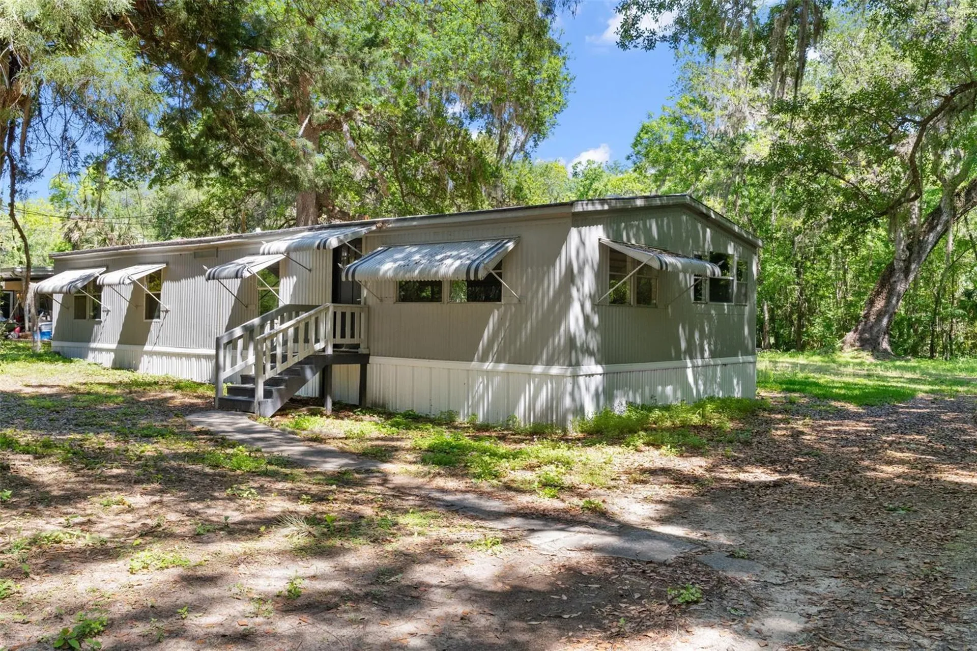 3547 Cr 405 Lake Panasoffkee FL 33538