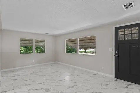 3547 Cr 405 Lake Panasoffkee FL 33538