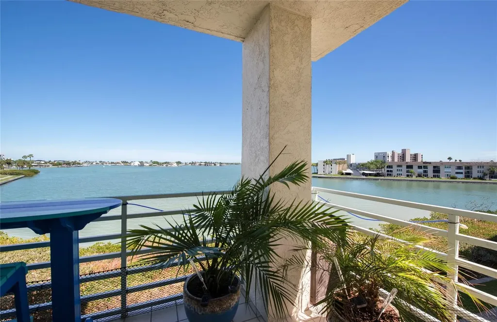 7979 Sailboat Key Boulevard S South Pasadena FL 33707