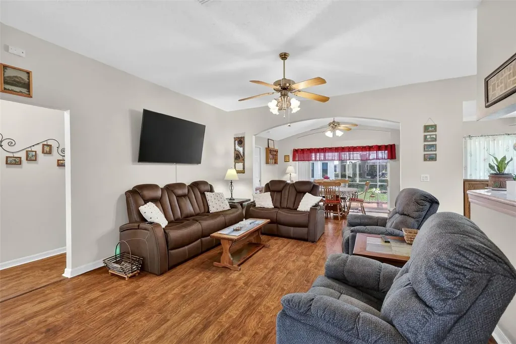 21811 King Henry Avenue Leesburg FL 34748